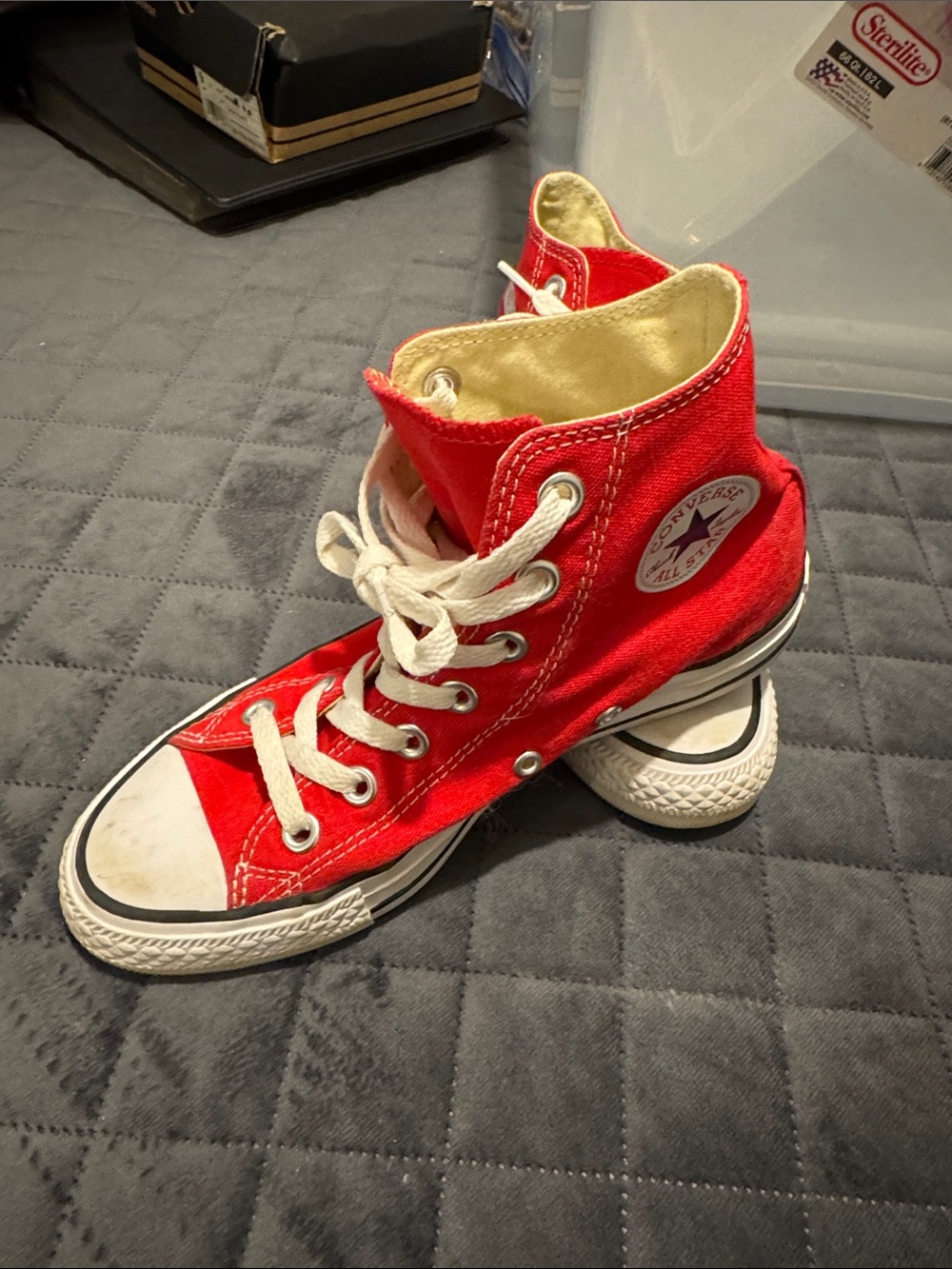 Converse Womens Red Chuck Taylor’s Hi top Sneakers Sz 6